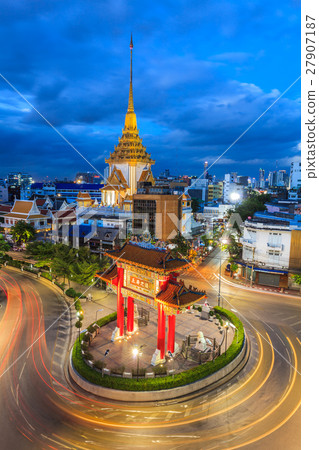 Twilight at Wat Trimitr Twilight at Wat Trimitr 27907187