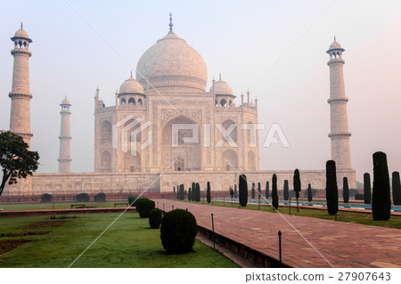 Early morning at Taj Maha 27907643