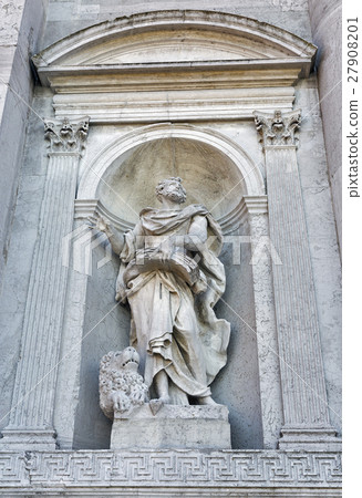 Church del Santissimo Redentore statue in Venice. Church del Santissimo Redentore statue in Venice. 27908201