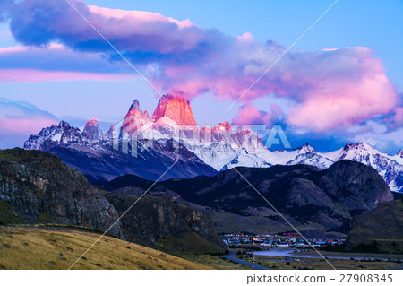 Mount Fitz Roy 27908345