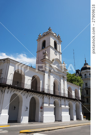 Cabildo of Buenos Aires in a sunday with tourist Cabildo of Buenos Aires in a sunday with tourist 27909618
