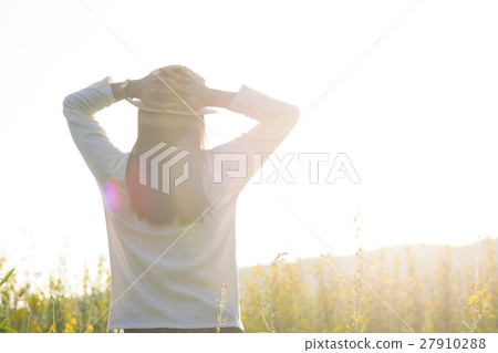 Relaxation travel outdoor. 27910288