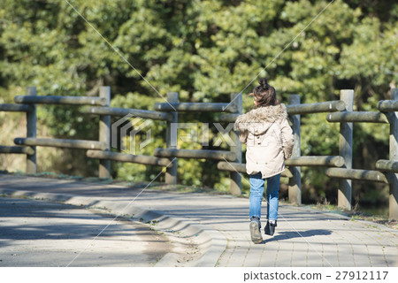 Running girls Running girls 27912117