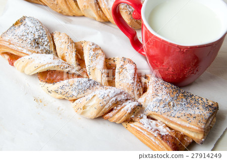 Braided sweet puff pastry with poppy seeds Braided sweet puff pastry with poppy seeds 27914249