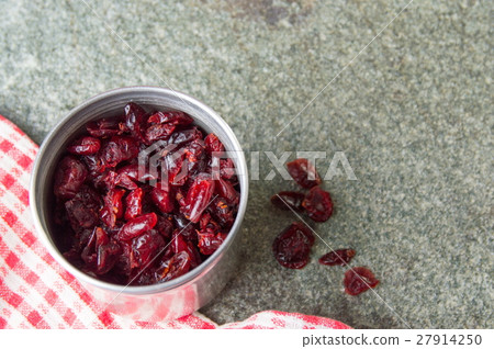 Dry cranberry in a metal can 27914250