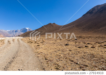 mountain road from Kagbeni to Muktinath, Nepal 27914910