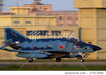 空中自衛隊戰鬥機著陸RF-4E 27917066
