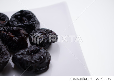 prune prune 27919259
