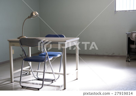 Interrogation room 27919814