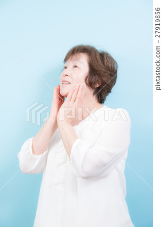 Senior beauty Senior beauty 27919856