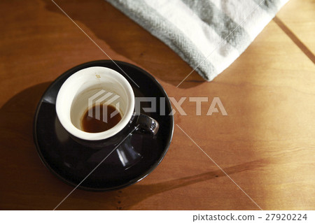 Drink coffee Drink coffee 27920224