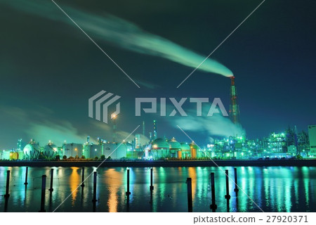 Factory night view of Yokkaichi city, Mie prefecture (From Kasumigaura green area) 27920371