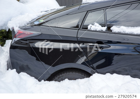 A car buried in snow A car buried in snow 27920574