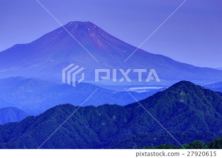 Fuji of the dawn seen from Tanzawa 27920615