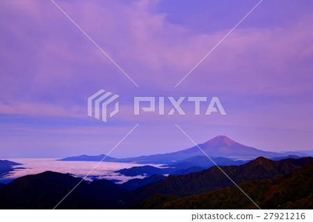 Fuji of the dawn seen from Tanzawa 27921216