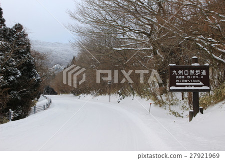 Snow scenery of the Yamanami Highway Snow scenery of the Yamanami Highway 27921969