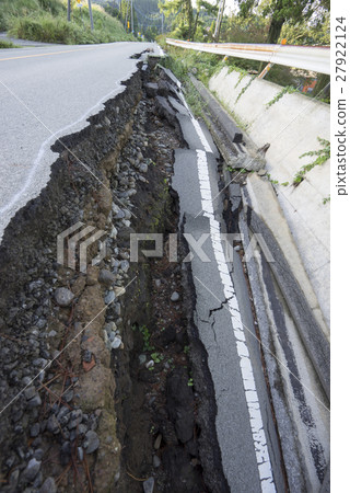 Asphalt road cracked by the Kumamoto earthquake No roadblocks Falling poles Collapsed guardrails Great damage Asphalt road cracked by the Kumamoto earthquake No roadblocks Falling poles Collapsed guardrails Great damage 27922124