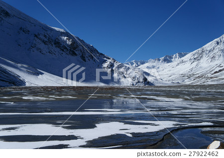 Ladak frozen lake 27922462