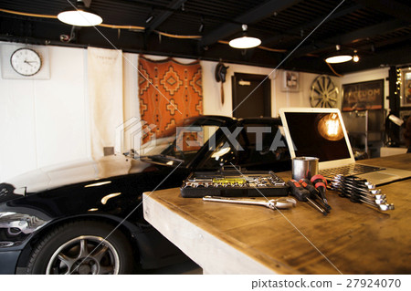 Garage maintenance computer inspection vehicle car repair shop garage car maintenance repair failure 27924070