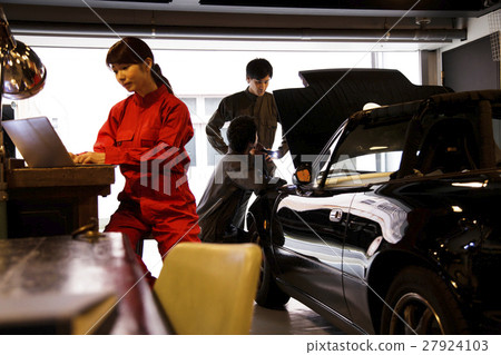 Garage Mechanic Personal computer mechanic male female maintenance inspection vehicle car repair shop 27924103