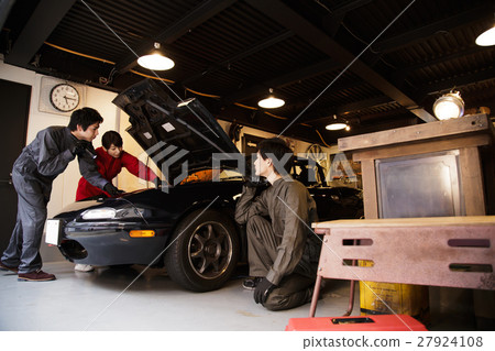 Garage mechanic mechanic male female maintenance inspection vehicle car repair shop 27924108