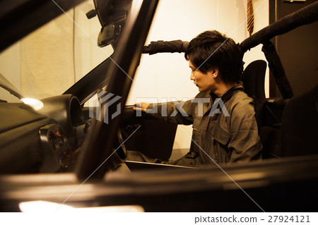Garage mechanic mechanic male maintenance inspection vehicle car repair shop 27924121