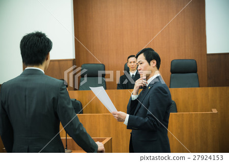 Courtroom 27924153