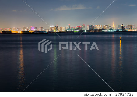 Night scene in the Tokyo metropolitan area (Wakasimohama Park) taken in January 2017 27924722