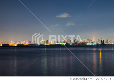Night scene in the Tokyo metropolitan area (Wakasimohama Park) taken in January 2017 27924723
