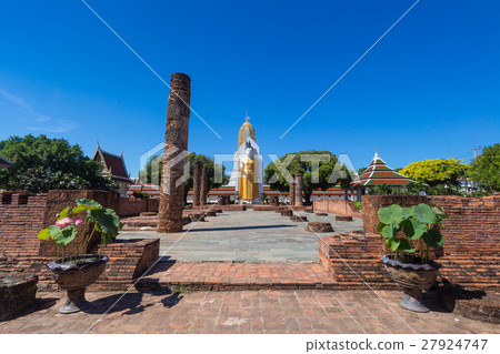Buddha statue and the sunset in Phitsanulok Buddha statue and the sunset in Phitsanulok 27924747