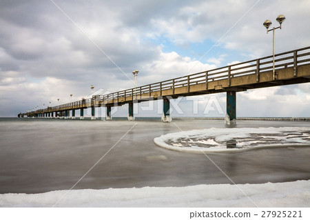 Winter time on shore of the Baltic Sea Winter time on shore of the Baltic Sea 27925221
