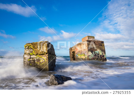 Bunker on shore of the Baltic Sea on a stormy day 27925355