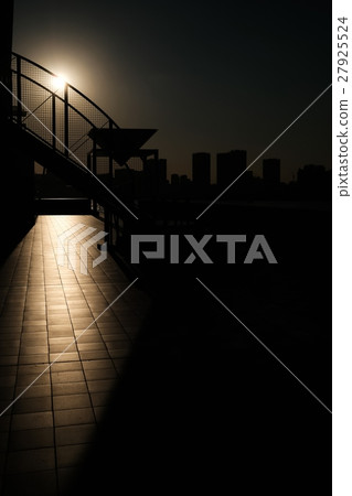 Contrast (10) Contrast (10) 27925524