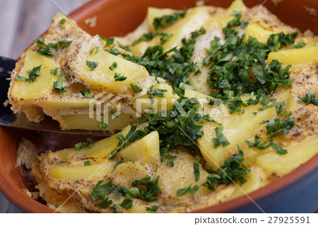 Spanish tortilla 27925591