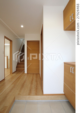 從一個新建的房子的入口景觀 27926468