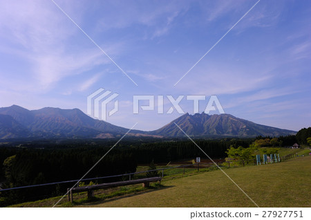 Scenery of Aso fresh green 27927751