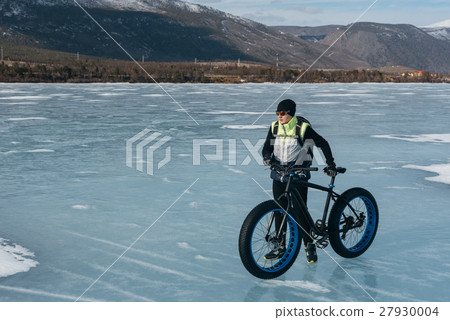 Fatbike. Fat tire bike. Fatbike. Fat tire bike. 27930004