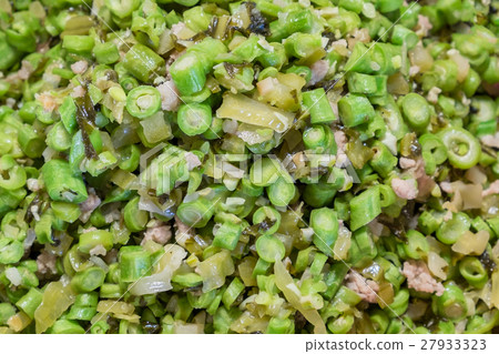 Cowpea sliced with sauerkraut and pork chops puff 27933323