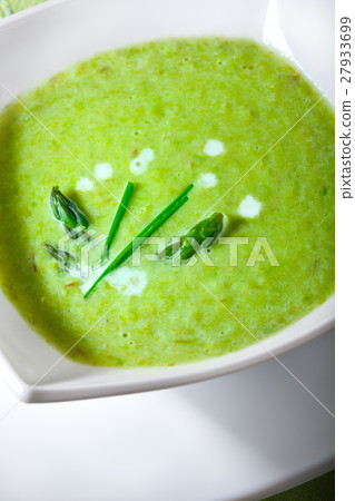 Asparagus creme soup 27933699