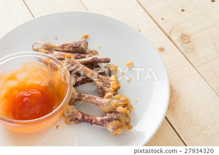 chicken bone 27934320