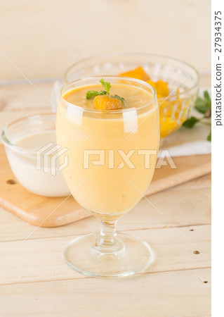 mango smoothie 27934375