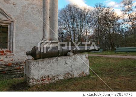 gun of the seventeenth century 27934775