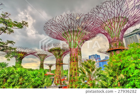 Gardens by the Bay, a nature park in Singapore 27936282