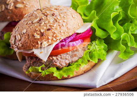 Cheeseburger with salad, onion Cheeseburger with salad, onion 27936506