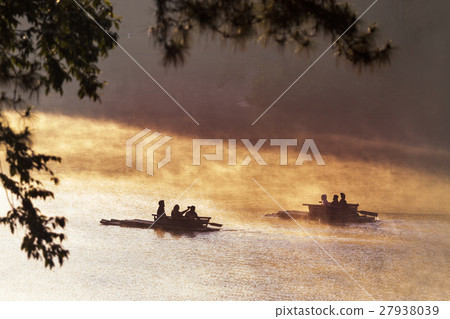 bamboo rafting in pang ung maehongson thailand 27938039