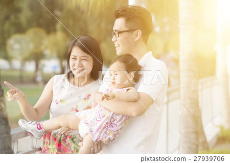 Happy family in summer holiday vacations Happy family in summer holiday vacations 27939706