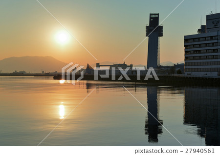 青森灣的早晨 27940561