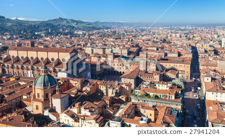 above view of Piazza Maggiore and duomo in Bologna above view of Piazza Maggiore and duomo in Bologna 27941204