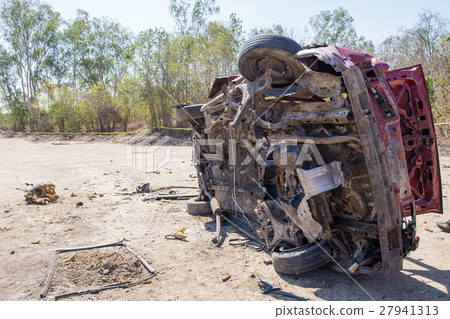 demonstrate of car bomb in post blast training  27941313
