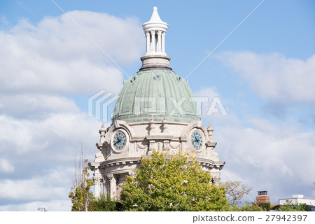 Domed Building 27942397